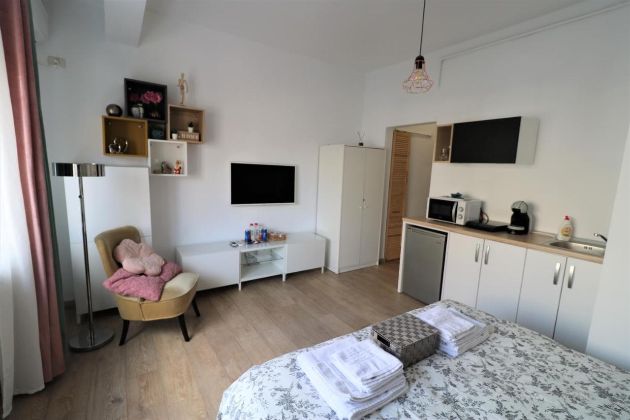Lovely City Center - Free Minibar Apartment Bucharest